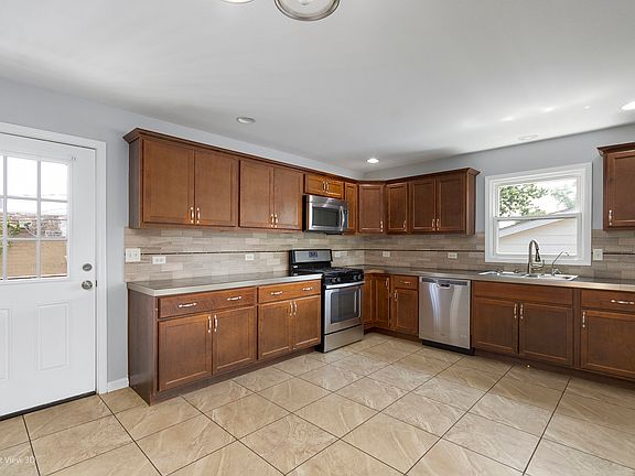 4th image of 1343 Westmoreland Ave