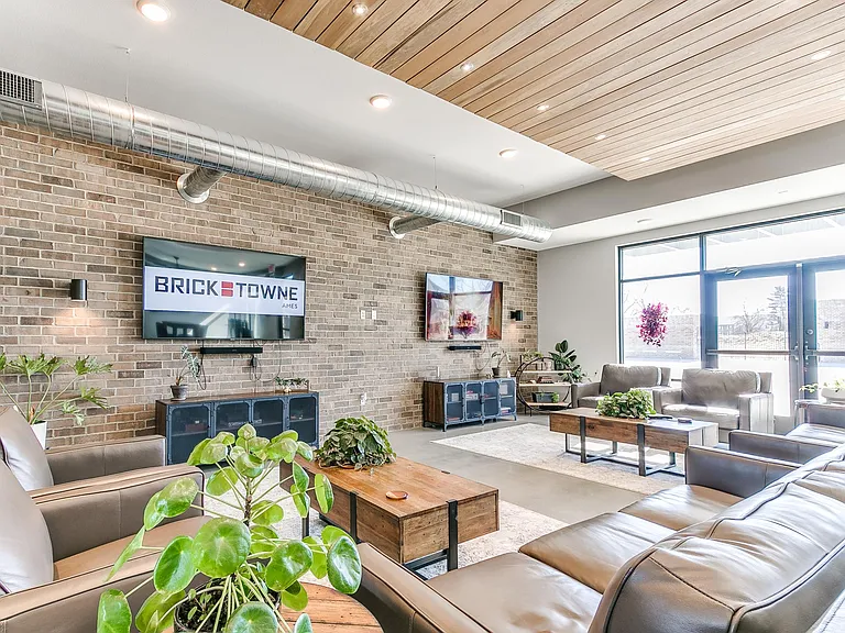 120 Jade St — Photo 33