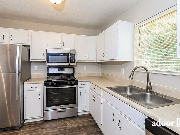 3rd image of 6915 Cainwood Dr