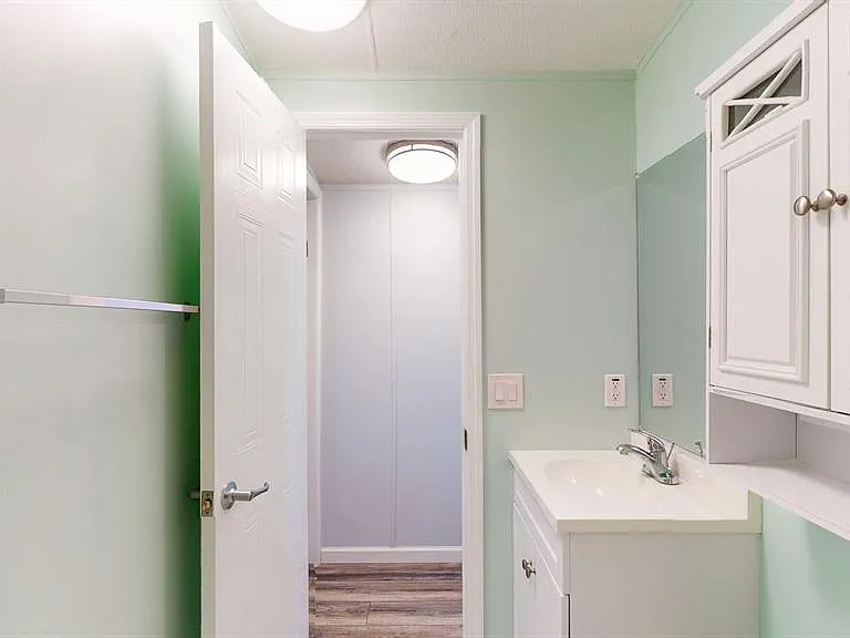 10728 Poplar St NE — Photo 29