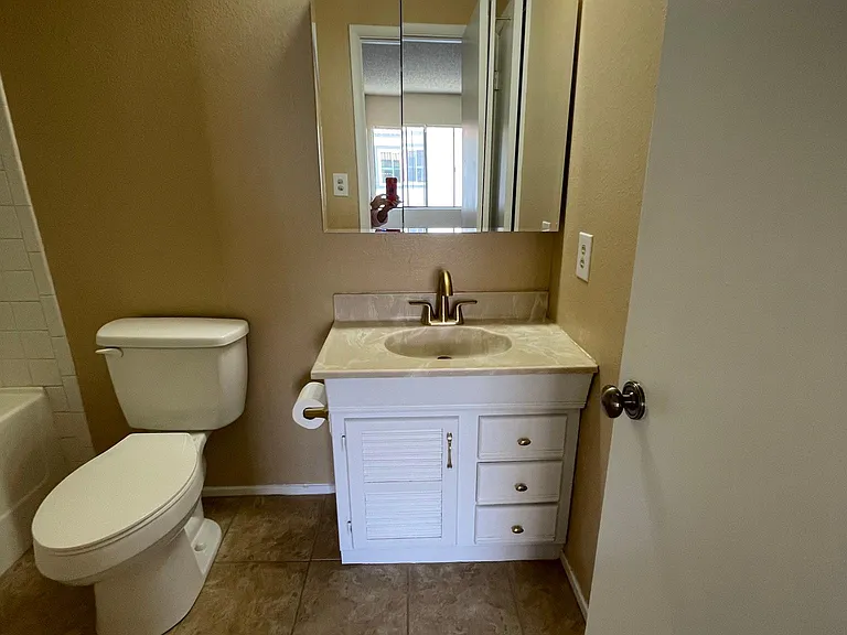 1020 Willow Tree Dr #B — Photo 14