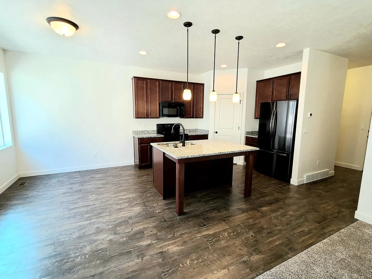Building Photo - 15081 S Wild Horse Way