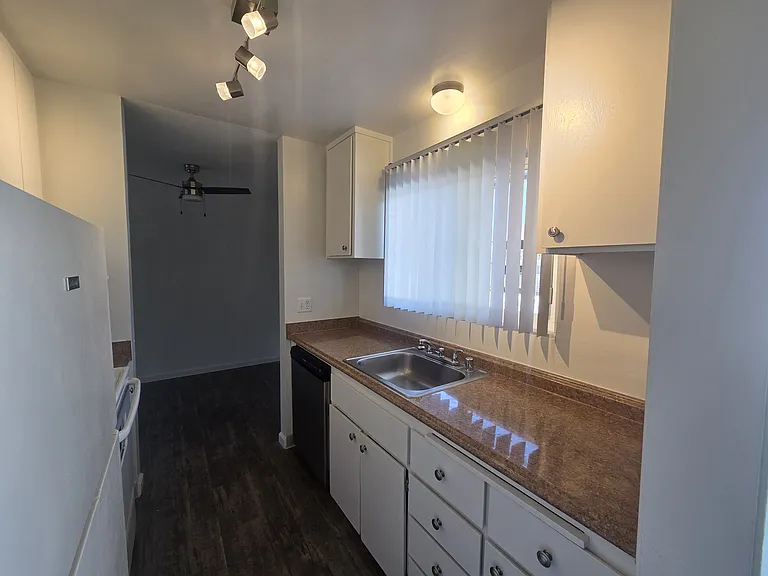 Tropic Sands Apartments — Photo 41