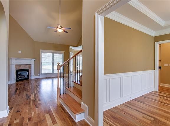 2nd image of 3315 Robinwood Dr