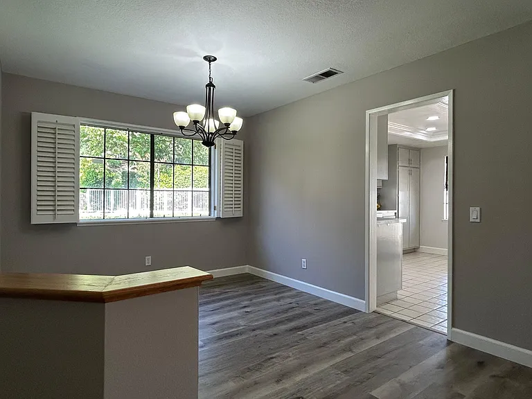 Dining Area Picture #3
