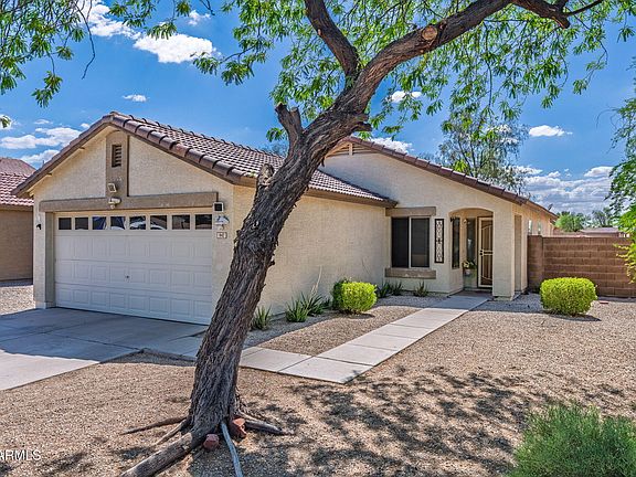 4th image of 947 N MARIA Lane