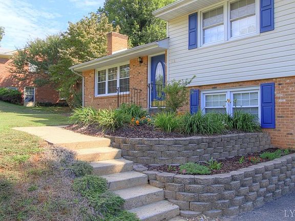 3rd image of 106 Yorkshire Cir