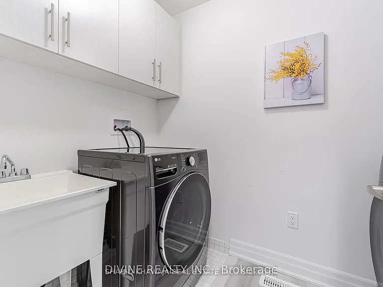 9241 White Oak Ave — Photo 34
