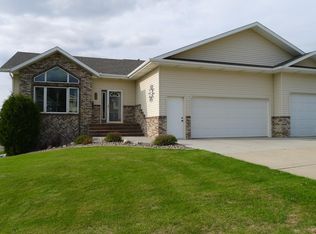 918 Dodge Cir, Bismarck, ND 58503