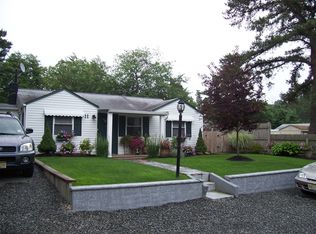 11 Walnut St, Waretown, NJ 08758