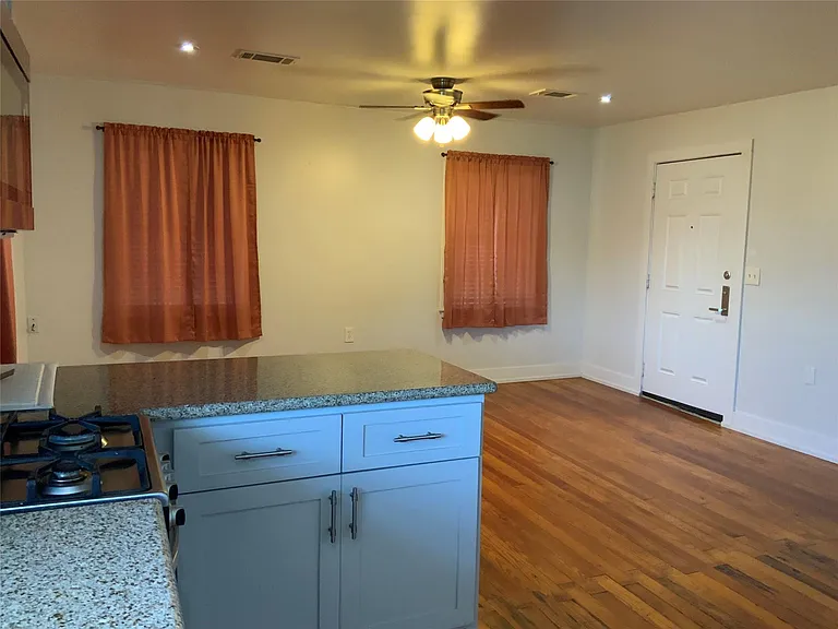 100 W Madison Cor #A — Photo 18