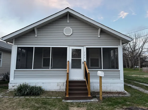 121 E Maple St, Hartford, IL 62048