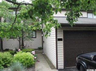 15136 Pine Hill Trl, Cleveland, OH 44130