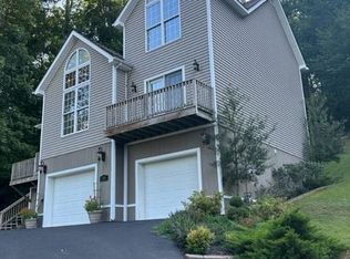 215 Mountain Dr, Livingston, TN 38570