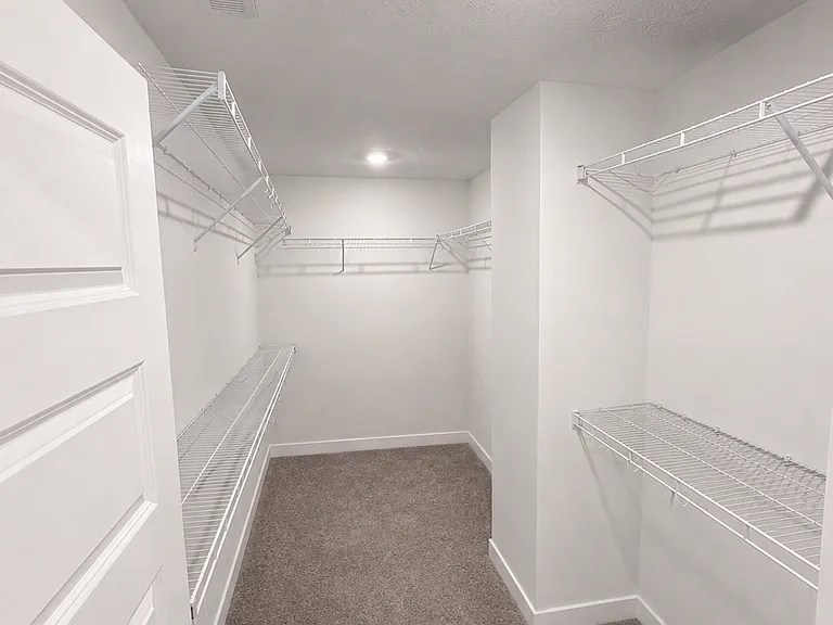 2137 Egbert Rd — Photo 34