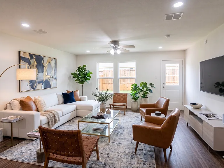 767 Myrtle Ln — Photo 4
