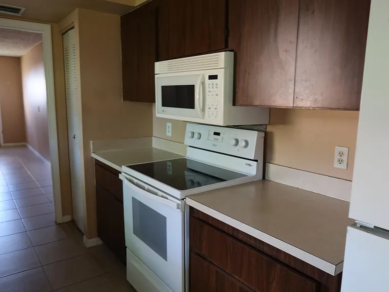 601 SE Polynesian Ave — Photo 17