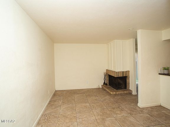 3rd image of 1600 N Wilmot Rd Unit 137