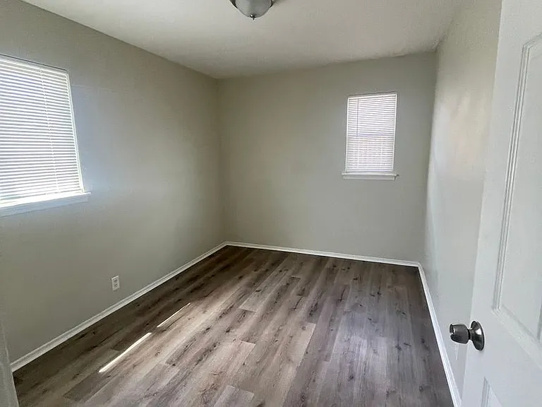 15360 Lucille St — Photo 6