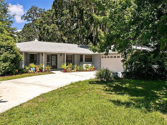 2nd image of 985 Lake Charm Dr