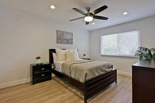 1004 Ravenscourt Ave #2 — Photo 5