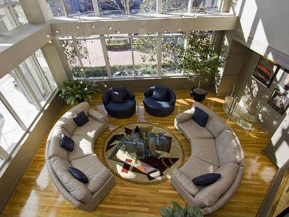 Aventura Lobby