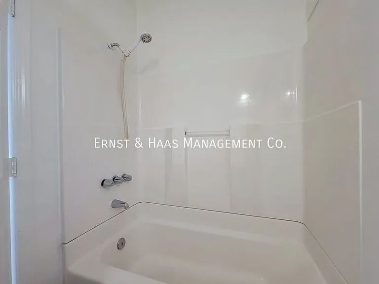 1815 E 11th St — Photo 7