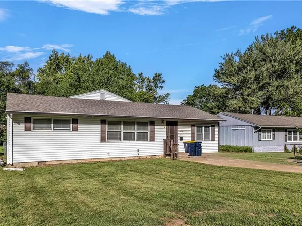 10748 Cambridge Ave, Kansas City, MO 64134