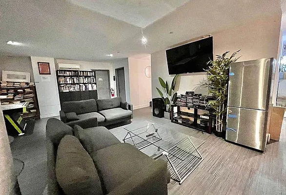 Rented by ERNY LLC | media 52