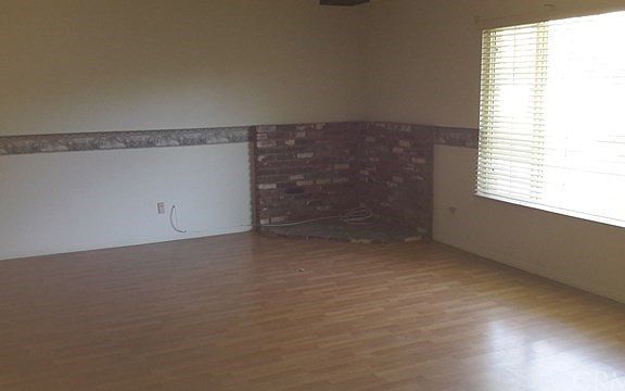 3rd image of 621 Snead Dr