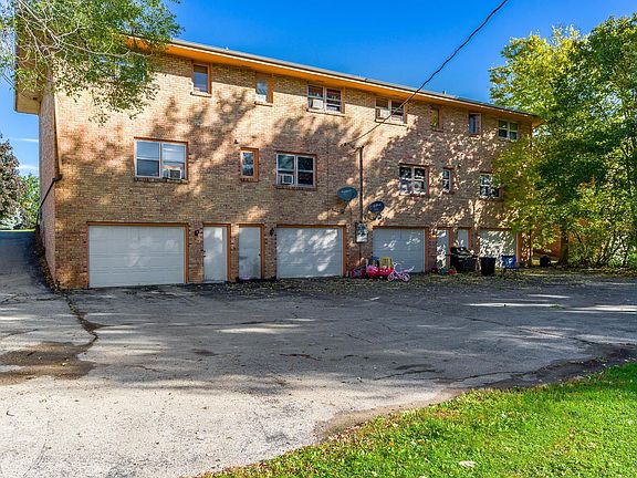 3rd image of 5801 Garrett Ln