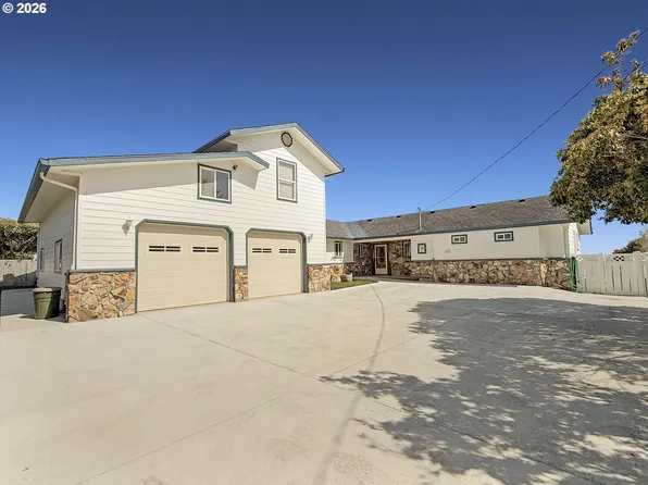 429 Buena Vista Loop, Brookings, OR 97415