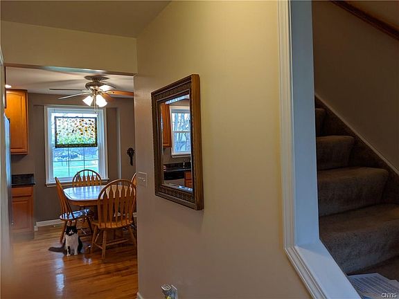 2nd image of 835 Fairway Cir