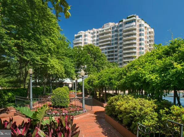 5630 Wisconsin Ave APT 1504, Chevy Chase, MD 20815