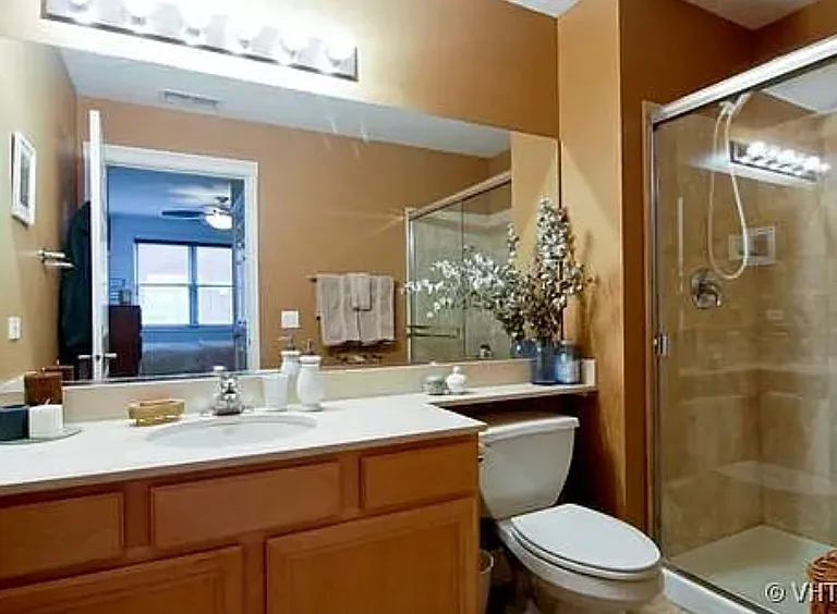 2310 W Saint Paul Ave #202 — Photo 7