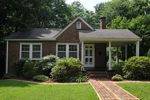 1st image of 204 S Hillsborough Ave