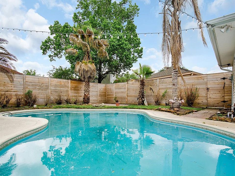 1st image of 15818 Mill Hollow Dr