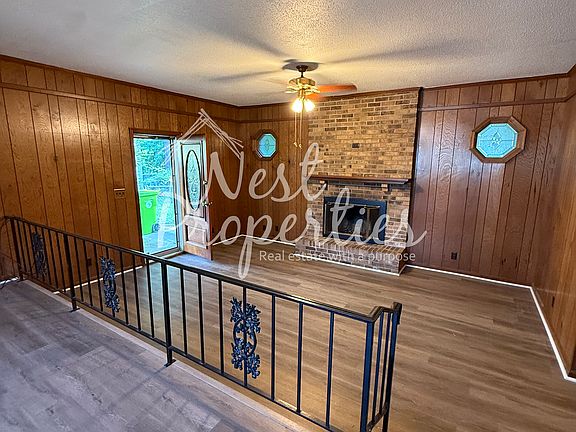 4th image of 1826 Horseshoe Dr