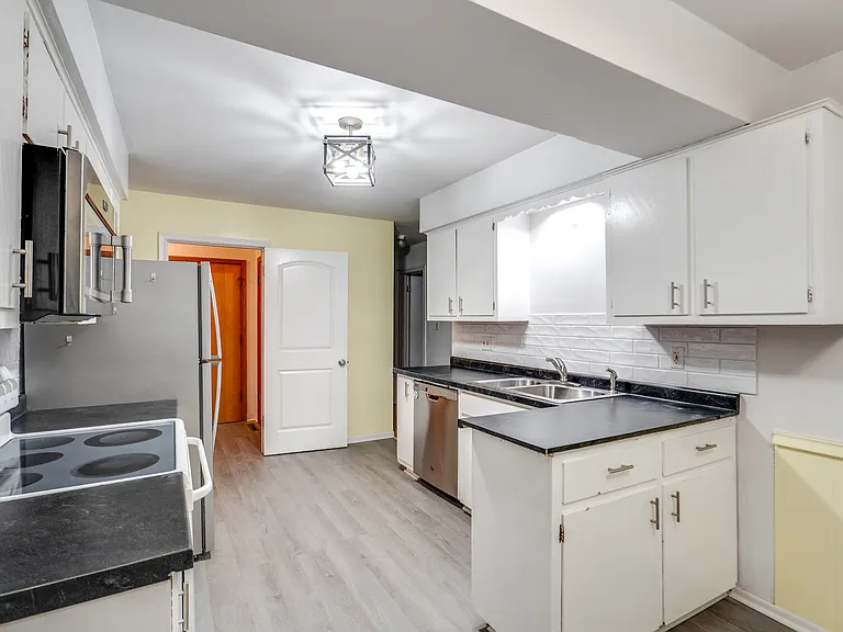 1524 Robin Ln — Photo 10