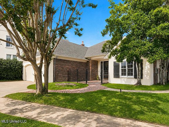 2nd image of 22 Autumn Hill Ct