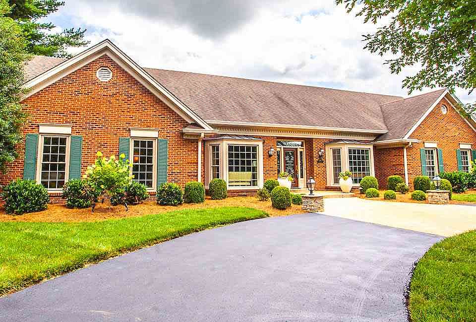 1st image of 808 Albemarle Dr