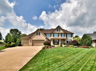 2819 Weaver Ln, Batavia, IL 60510