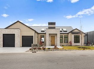 1359 Vineyard Dr, West Kelowna, BC V4T0E9