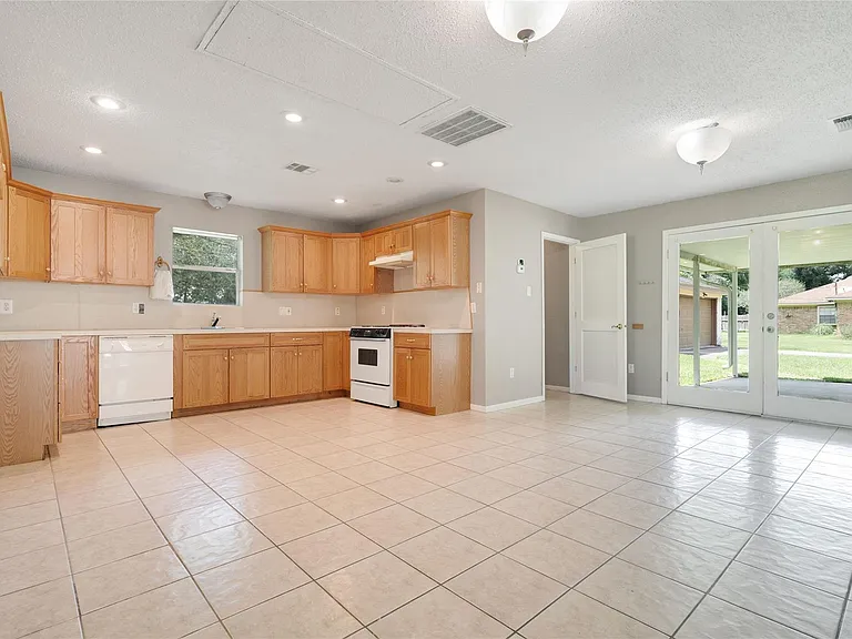 2808 Morenci St — Photo 9
