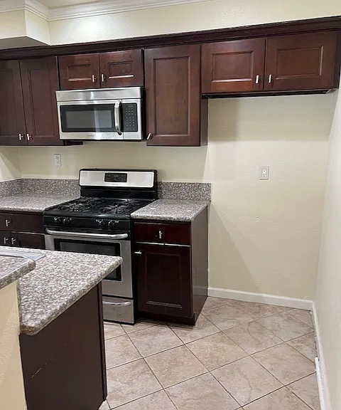 1530 E Broadway #106 — Photo 4
