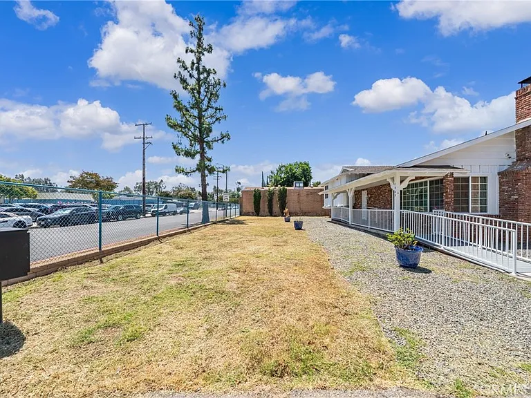 1345 S Jellick Ave — Photo 45