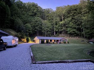 2015 S 226th Hwy, Bakersville, NC 28705