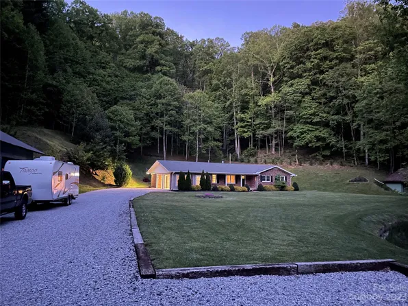 2015 S 226th Hwy, Bakersville, NC 28705