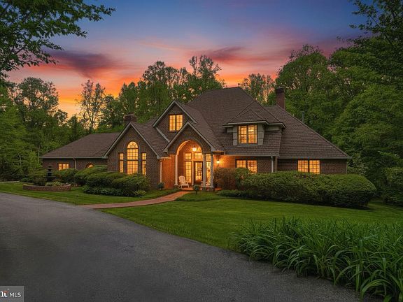 2nd image of 6004 Strathmore Way