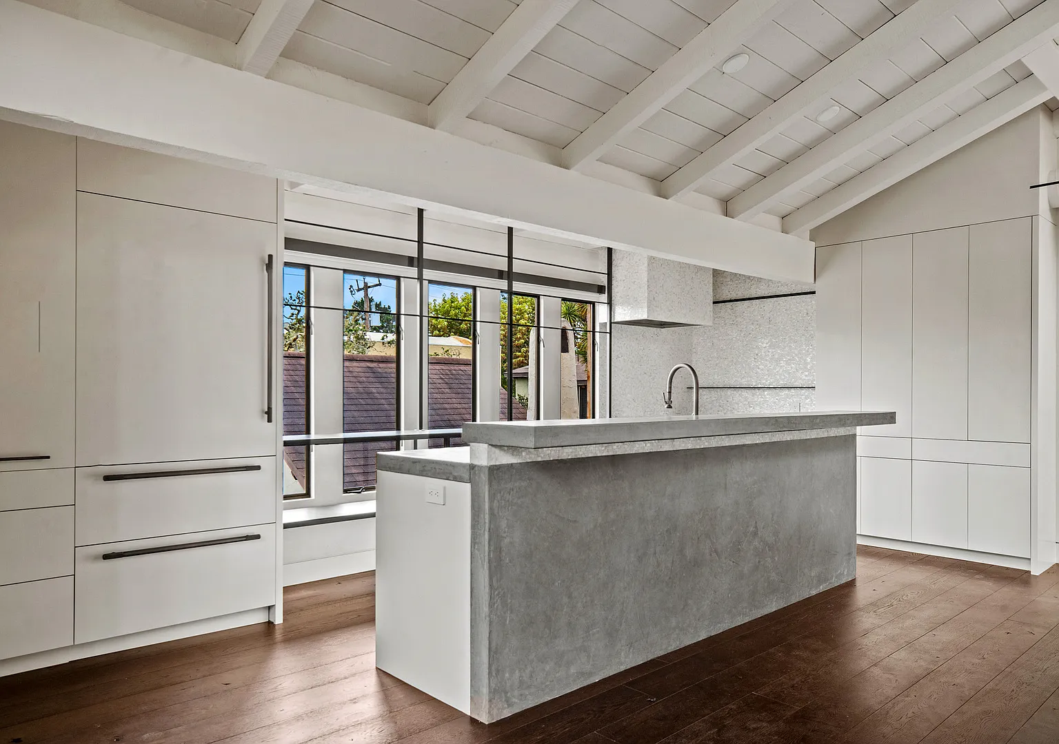 2 bed, 2.5 bath, 1357 sqft, $8,000 — Photo 4
